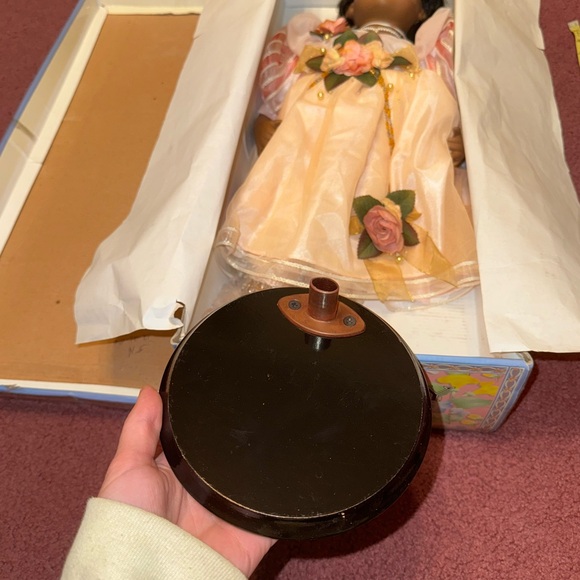 Limited Edition porcelain doll Cathay Collection - Picture 3 of 5